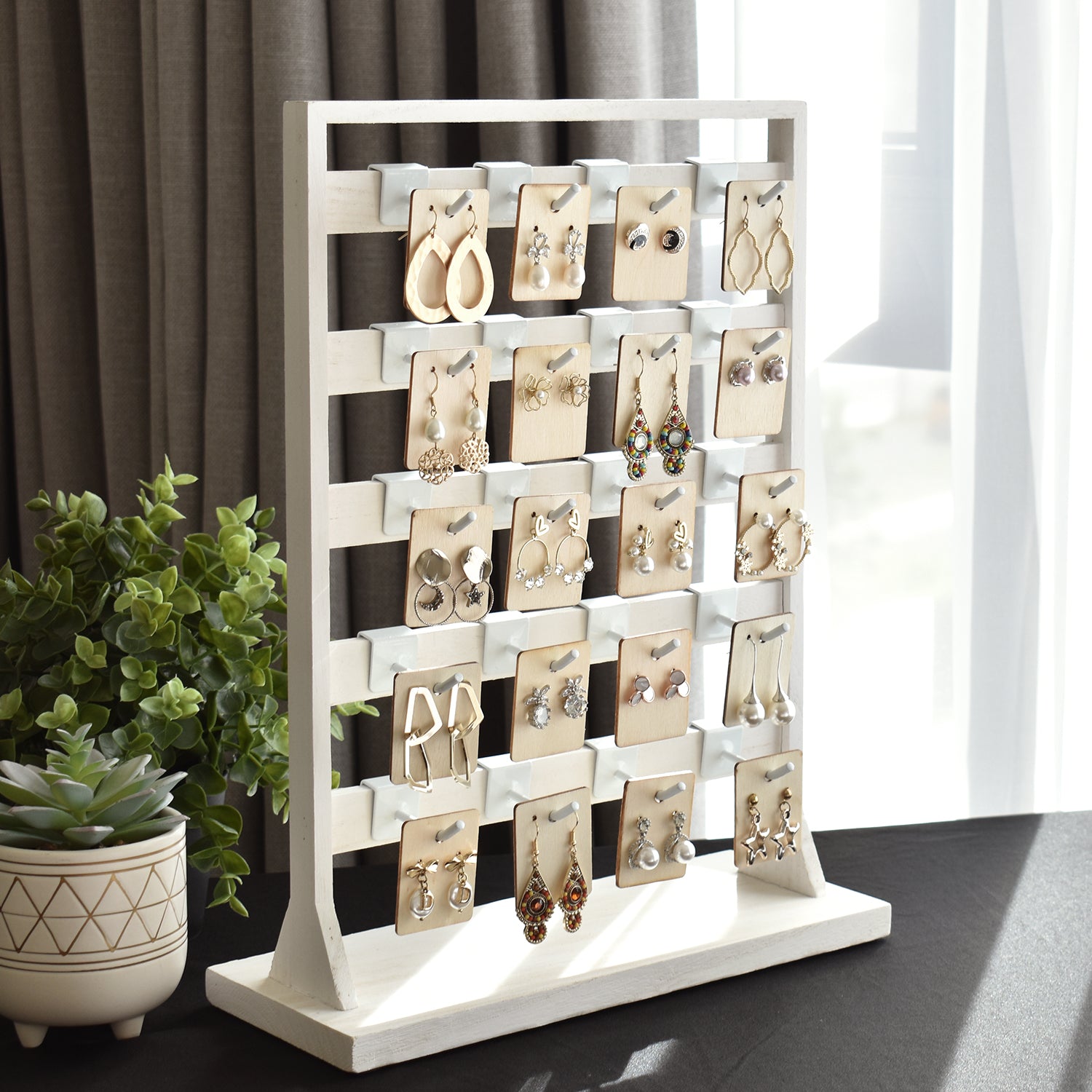 Ikee Design® Wooden jewelry rack with 20 hooks